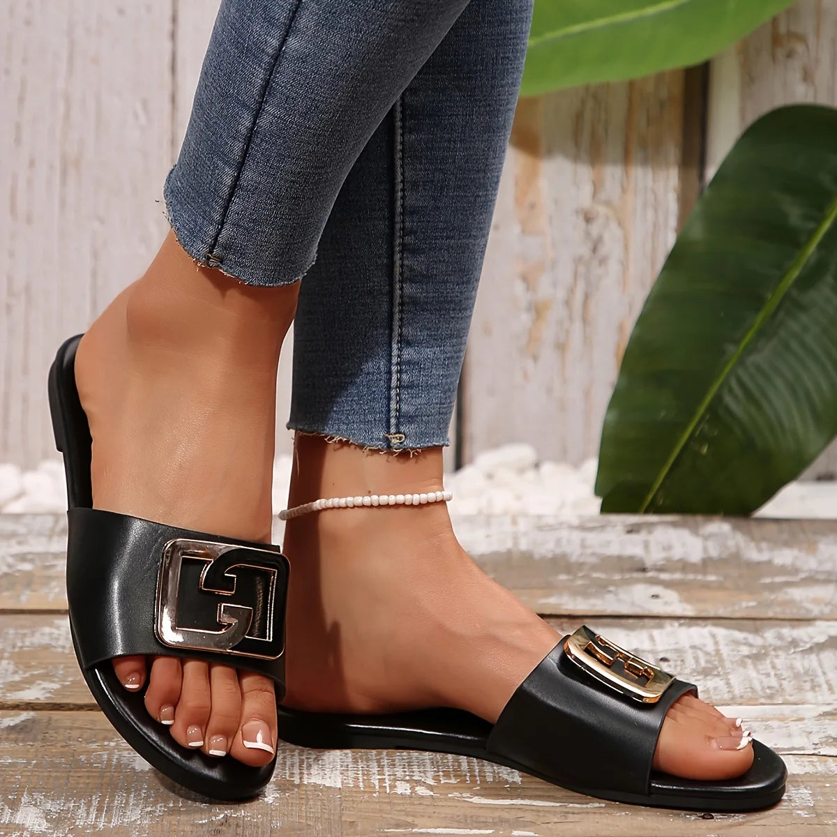 Comfortable and Stylish Women's Slip-On Sandals, Indoor and Outdoor Round-Toe Women's Shoes, Vacation-Style Flat Women's Shoes, Low-Heeled Everyday Versatile Casual Sandals