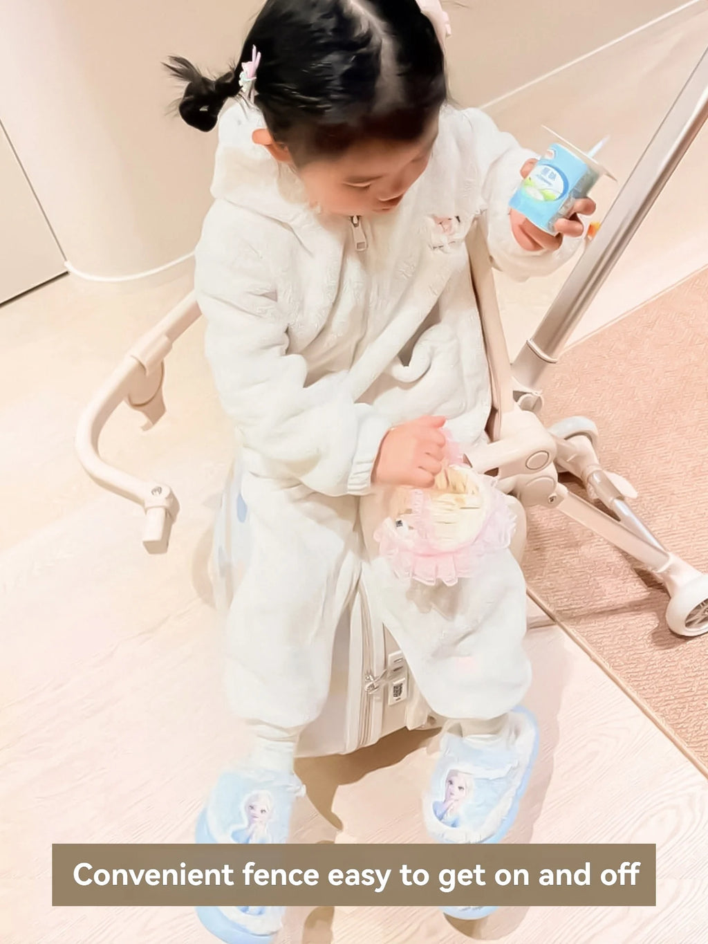 Luggage suitcase for children, suitable for both boys and girls, with a handle for easy transportation, perfect for traveling