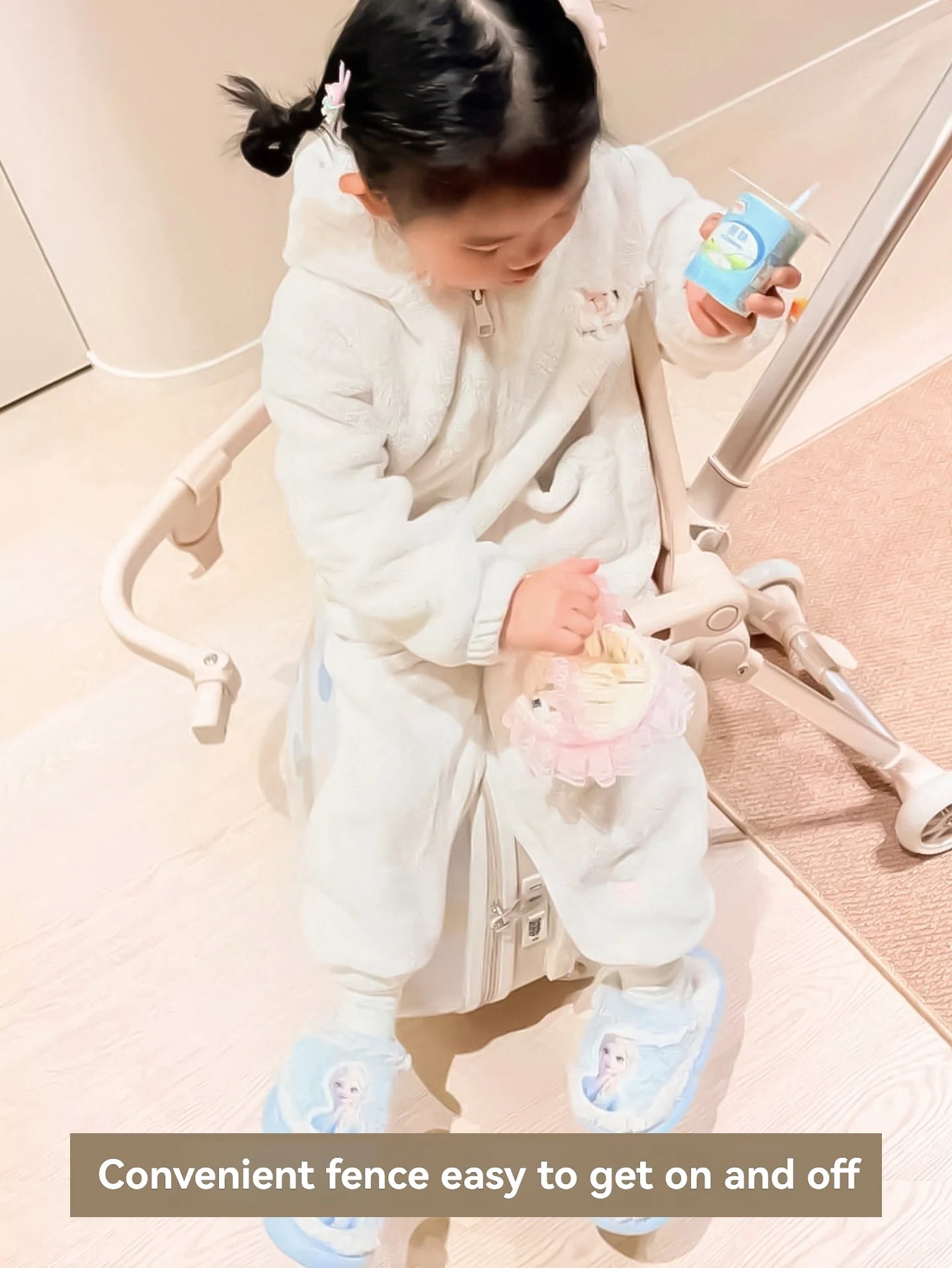 Luggage suitcase for children, suitable for both boys and girls, with a handle for easy transportation, perfect for traveling