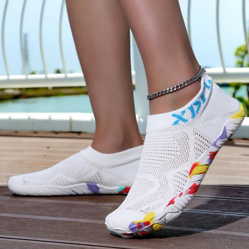 Mens Beach Shoes Summer New Breathe Soft Comfort Mesh Five Finger Antiskid Upstream Shoes Couples Vacation Diving Water Shoes