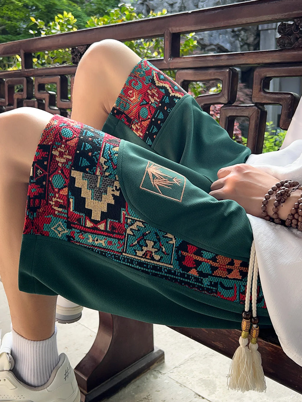 Men's ethnic embroidery pattern shorts with pockets, summer casual drawstring shorts