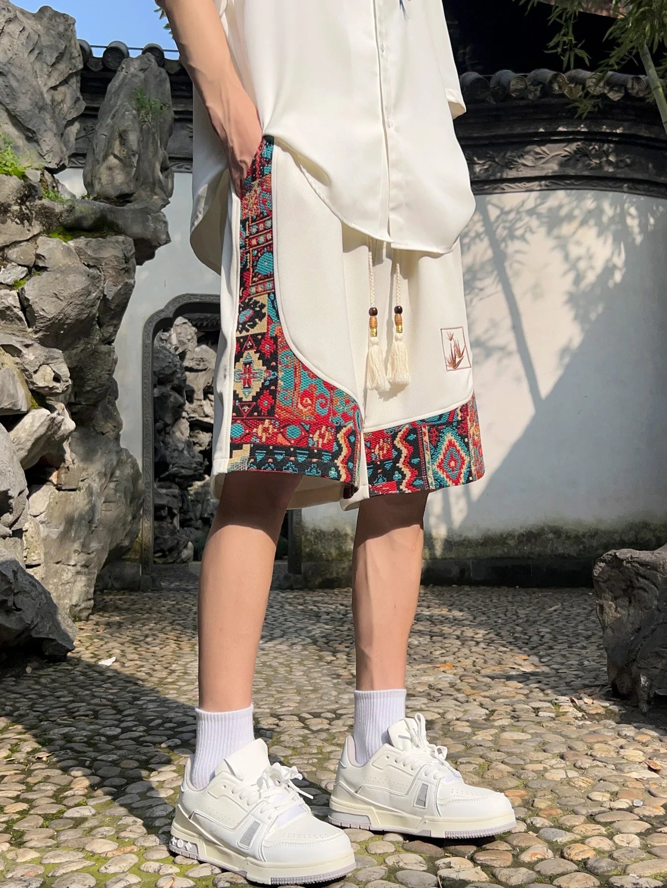 Men's ethnic embroidery pattern shorts with pockets, summer casual drawstring shorts