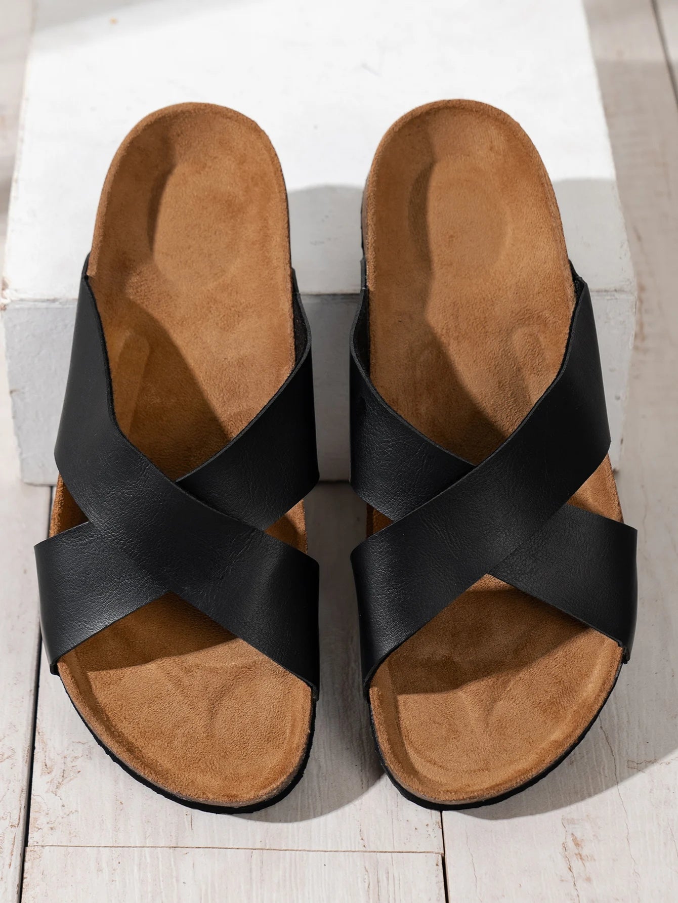 Men's Fashionable Slippers Waterproof Non-Slip Thick Sole Wear-Resistant Lightweight Comfortable Slip-On Slippers