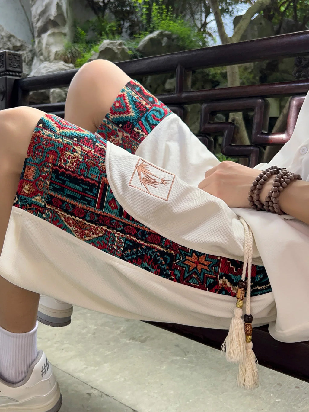 Men's ethnic embroidery pattern shorts with pockets, summer casual drawstring shorts