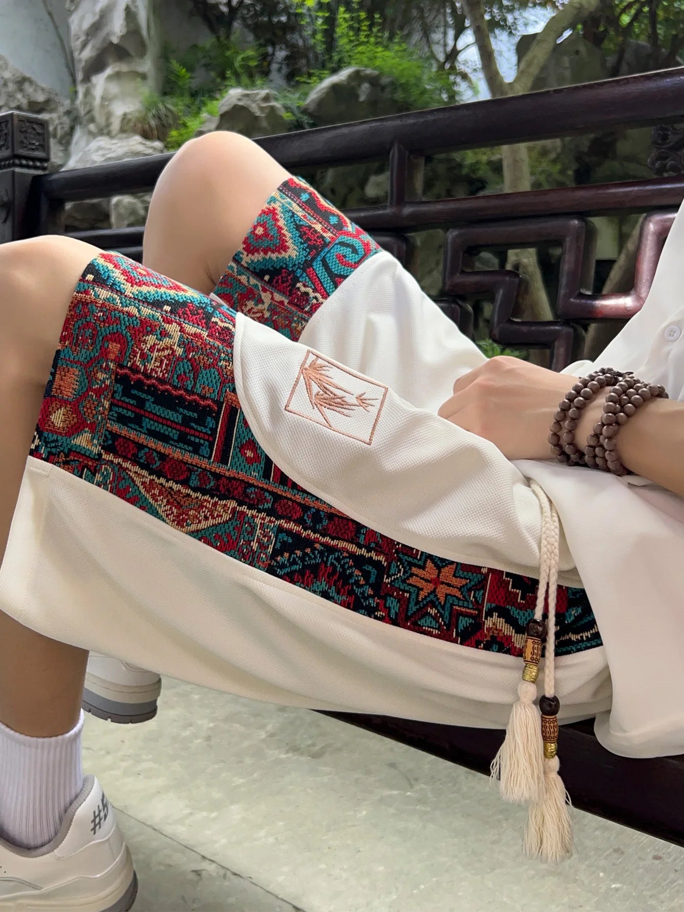 Men's ethnic embroidery pattern shorts with pockets, summer casual drawstring shorts