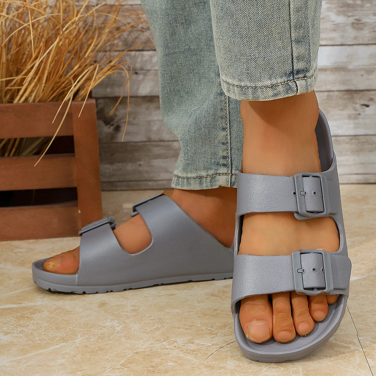 Men's Casual Simple Buckle Adjustable Eva One-Piece Double-Bar Flat Slip-On Slippers Suitable for Home and Outdoor Beach Sandals