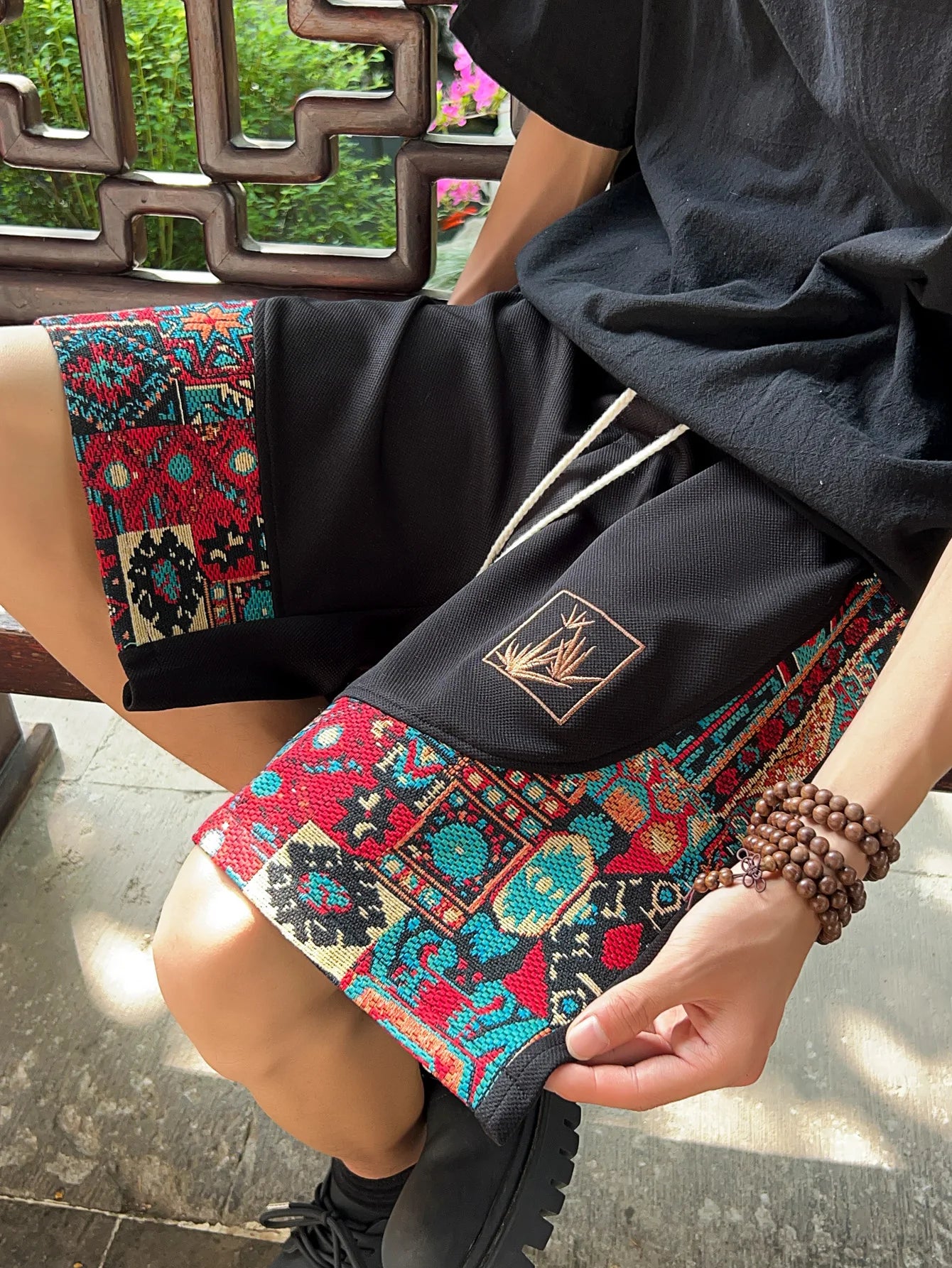 Men's ethnic embroidery pattern shorts with pockets, summer casual drawstring shorts