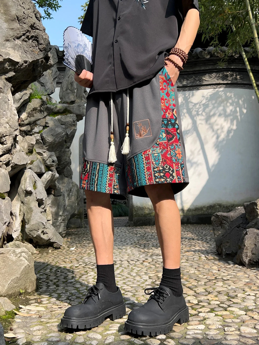 Men's ethnic embroidery pattern shorts with pockets, summer casual drawstring shorts