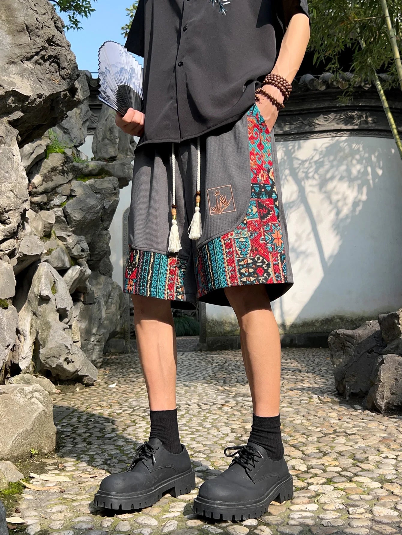 Men's ethnic embroidery pattern shorts with pockets, summer casual drawstring shorts